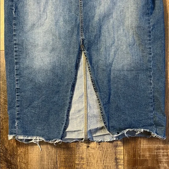 Torrid Plus Midi Denim Long Front Split Jean Skirt Raw Hem Size 18 - Picture 3 of 10